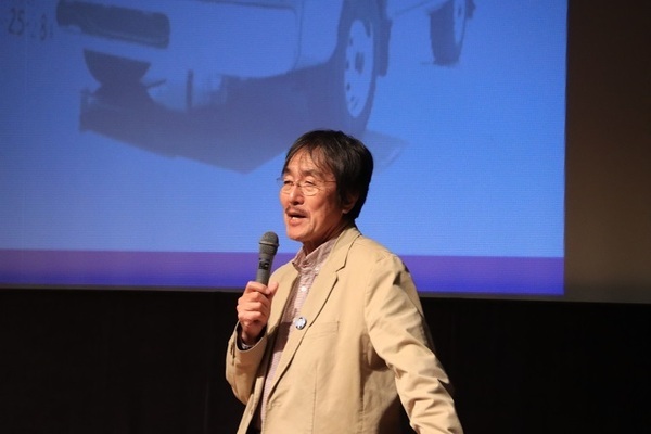 走る震災遺構パネル