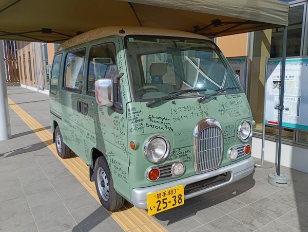 走る震災遺構 スバル・サンバー