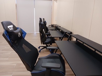 ゲーミングチェア、デスク