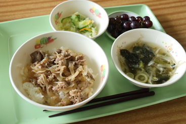 米沢牛丼給食